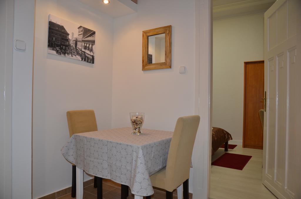 Vaci Street Downtown Apartments Budapest Room photo