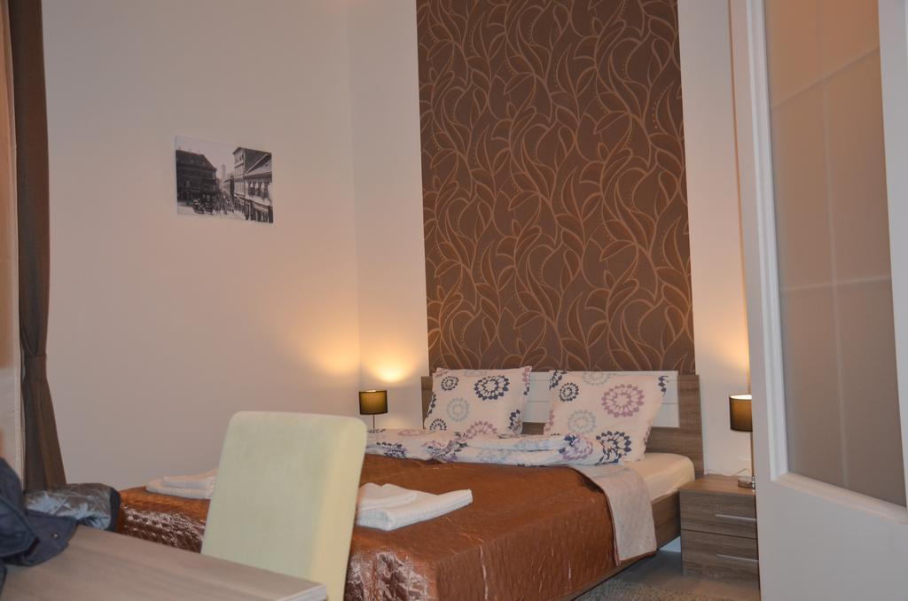 Vaci Street Downtown Apartments Budapest Room photo