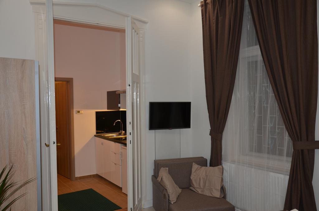 Vaci Street Downtown Apartments Budapest Room photo