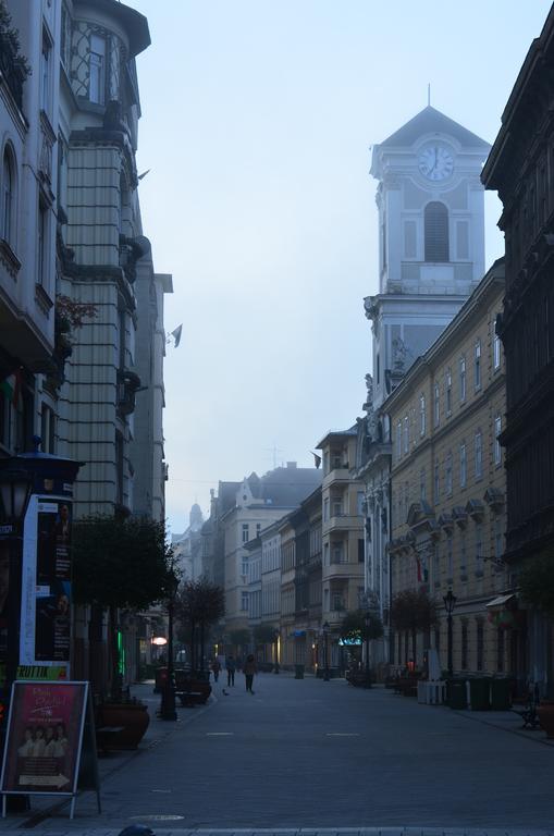 Vaci Street Downtown Apartments Budapest Exterior photo
